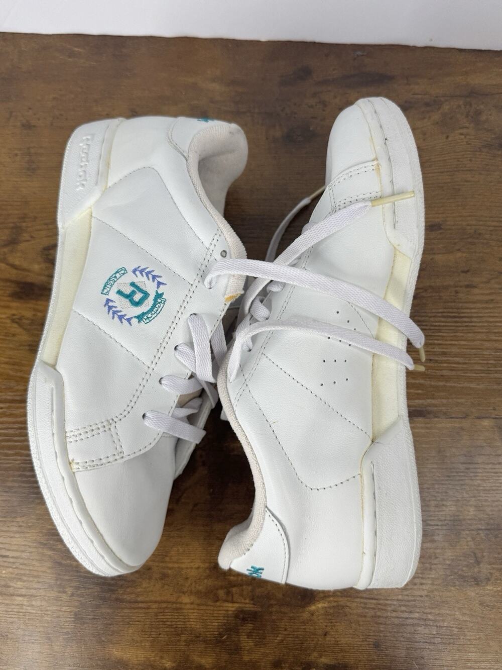 Vintage 90s Reebok Women’s 8 White Leather Tennis Shoes Teal Crest